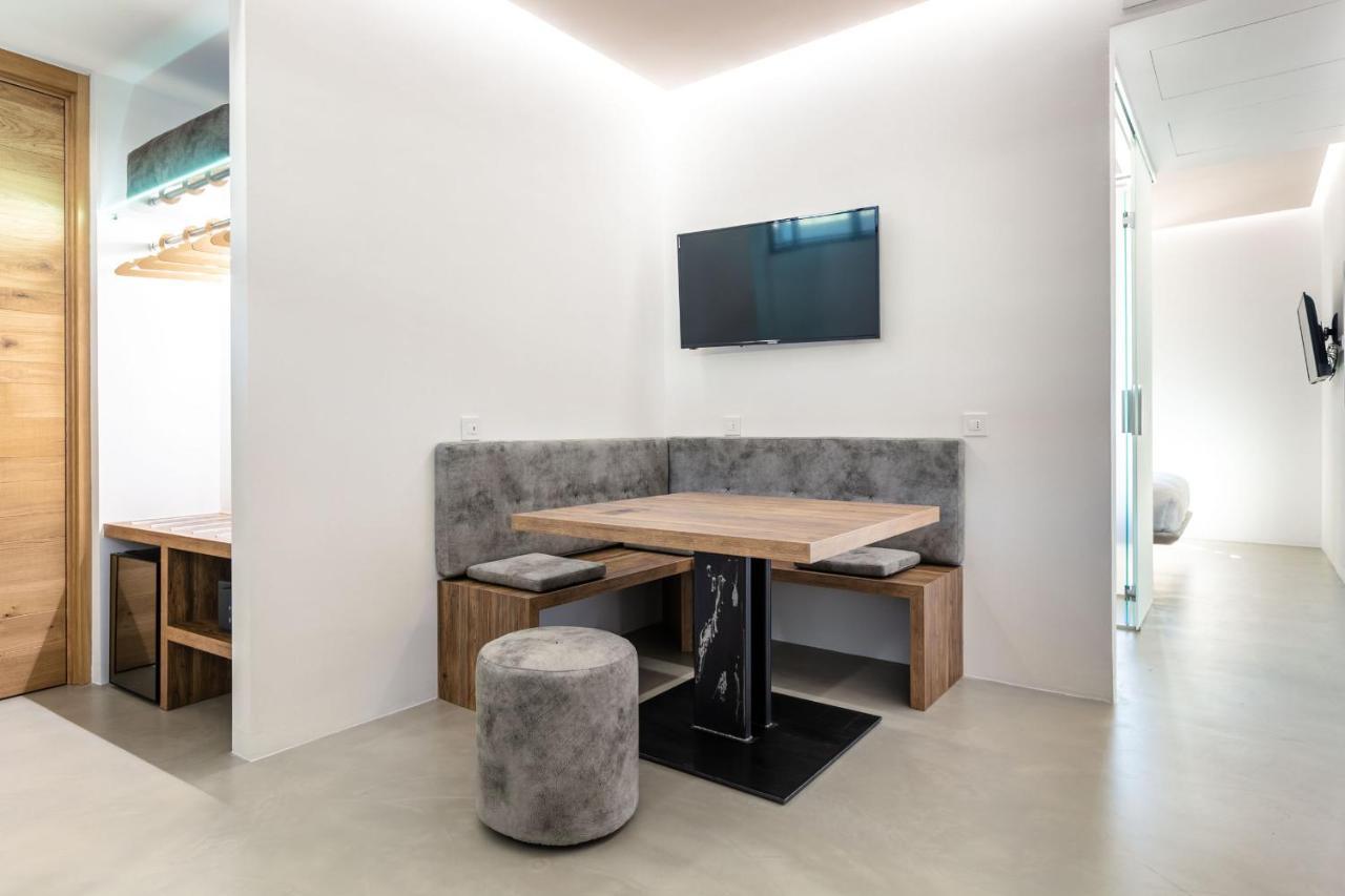 Domus Cavour Rooms&Suites Тірано Екстер'єр фото